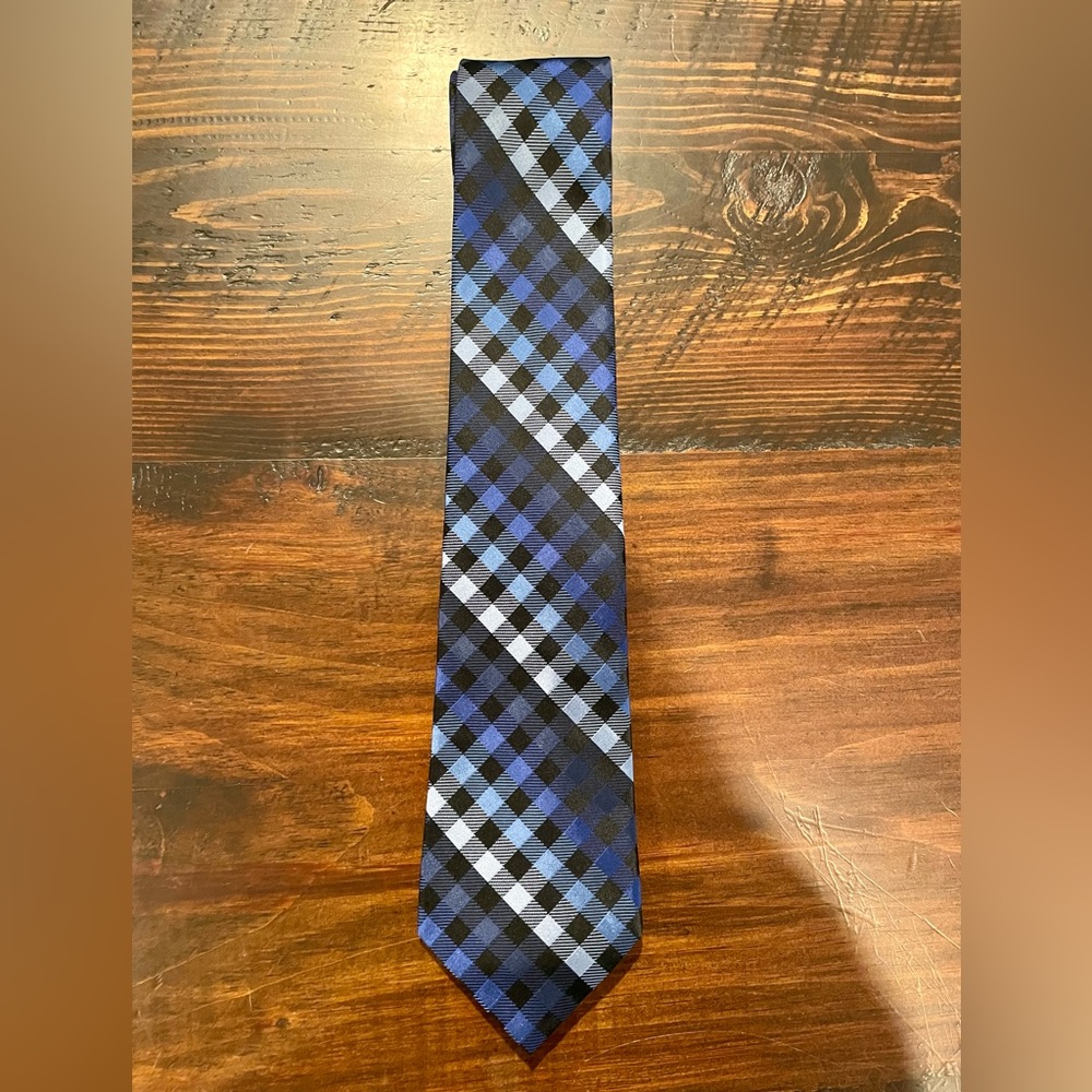 Men’s Blue & Black Croft & Barrow check pattern tie. Classic Length. Gently used